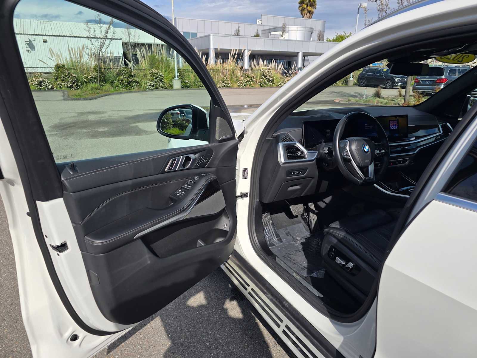 Used 2025 BMW X5 xDrive50e image 21