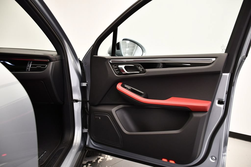Certified 2026 Porsche Macan AWD/4WD image 46