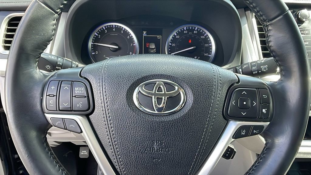Used 2019 Toyota Highlander XLE w/ Carpet Mat Package (TMS) FWD image 23