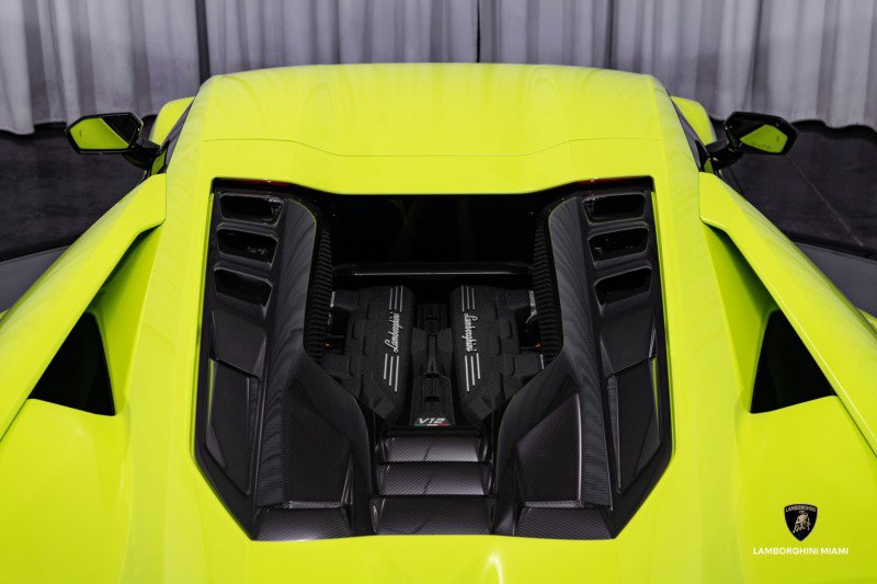 Used 2024 Lamborghini Revuelto image 27