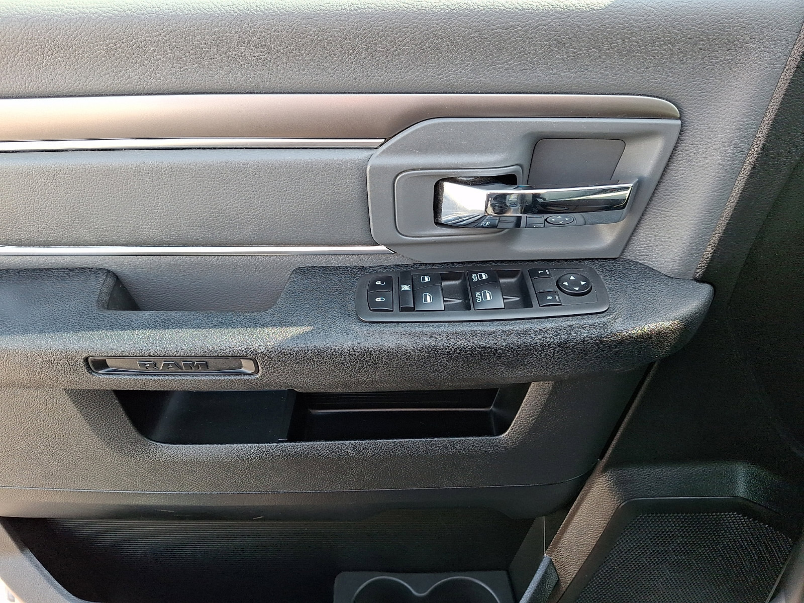 Used 2024 RAM 1500 Classic SLT AWD/4WD image 12