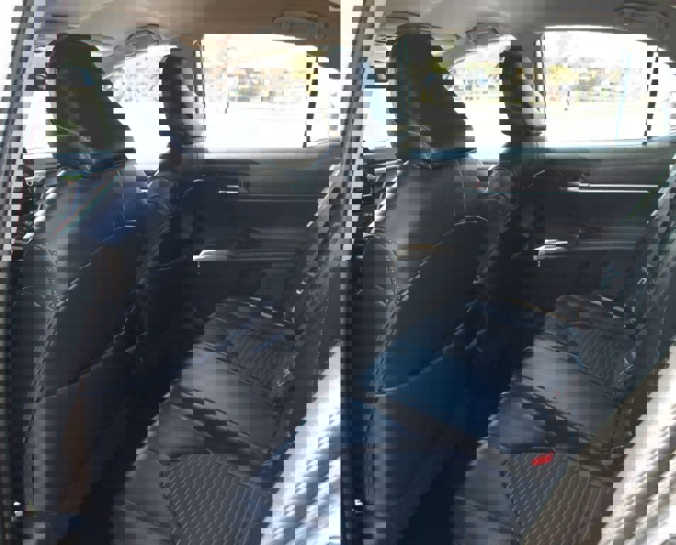 Used 2024 Toyota Camry SE image 12