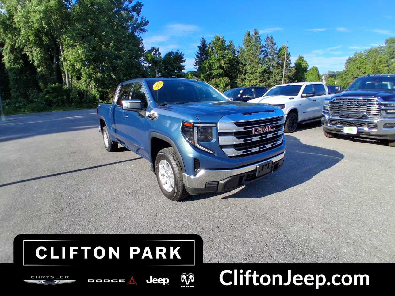 Used 2024 GMC Sierra 1500 SLE AWD/4WD image 3