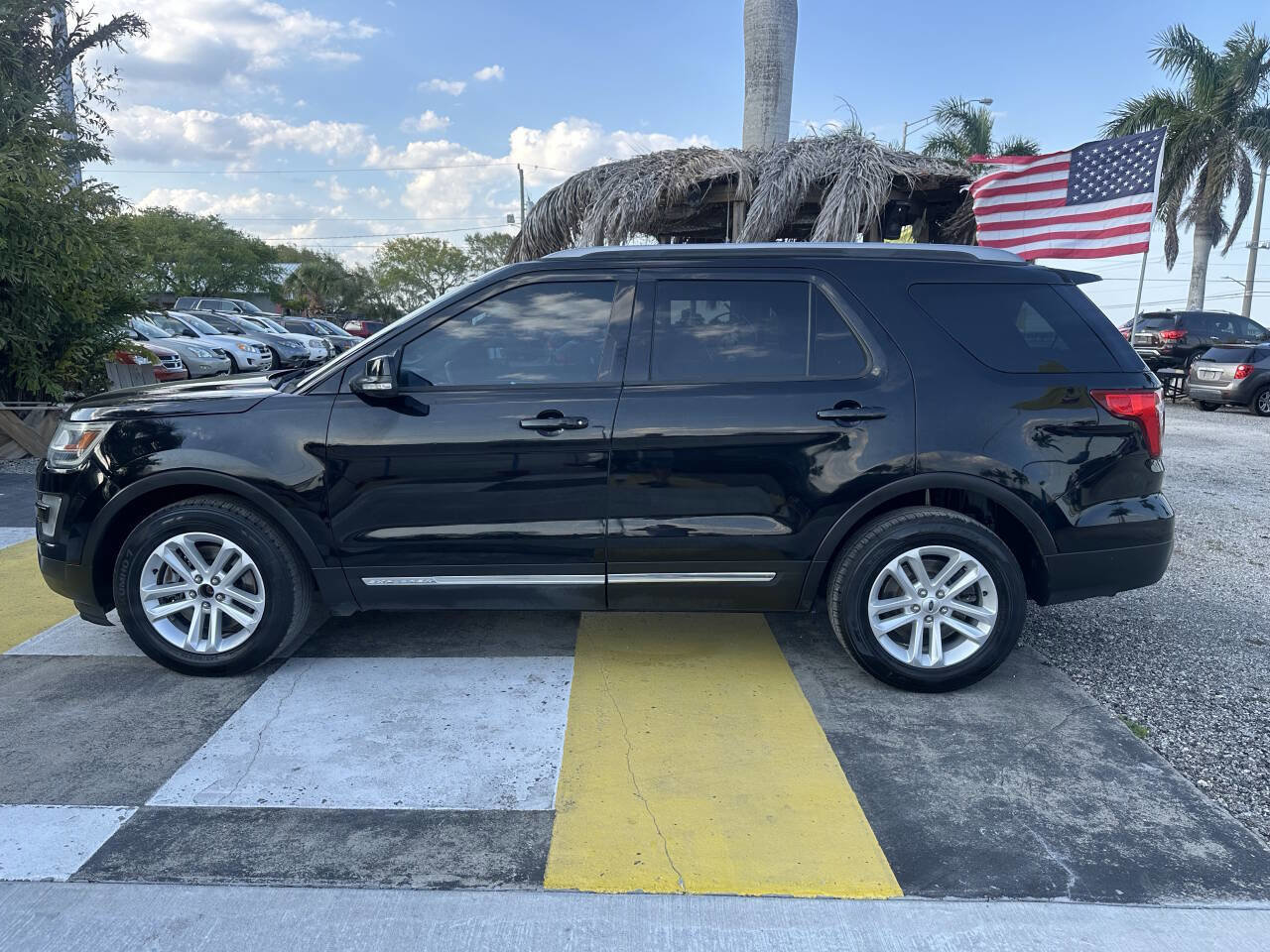 Used 2016 Ford Explorer XLT image 8