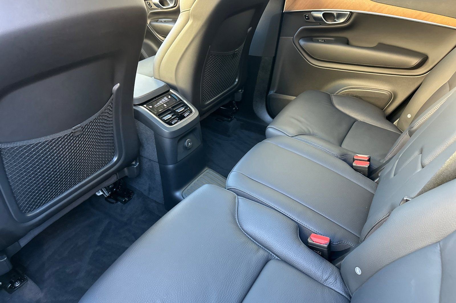 Used 2025 Volvo XC90 T8 Core w/ Climate Package image 5