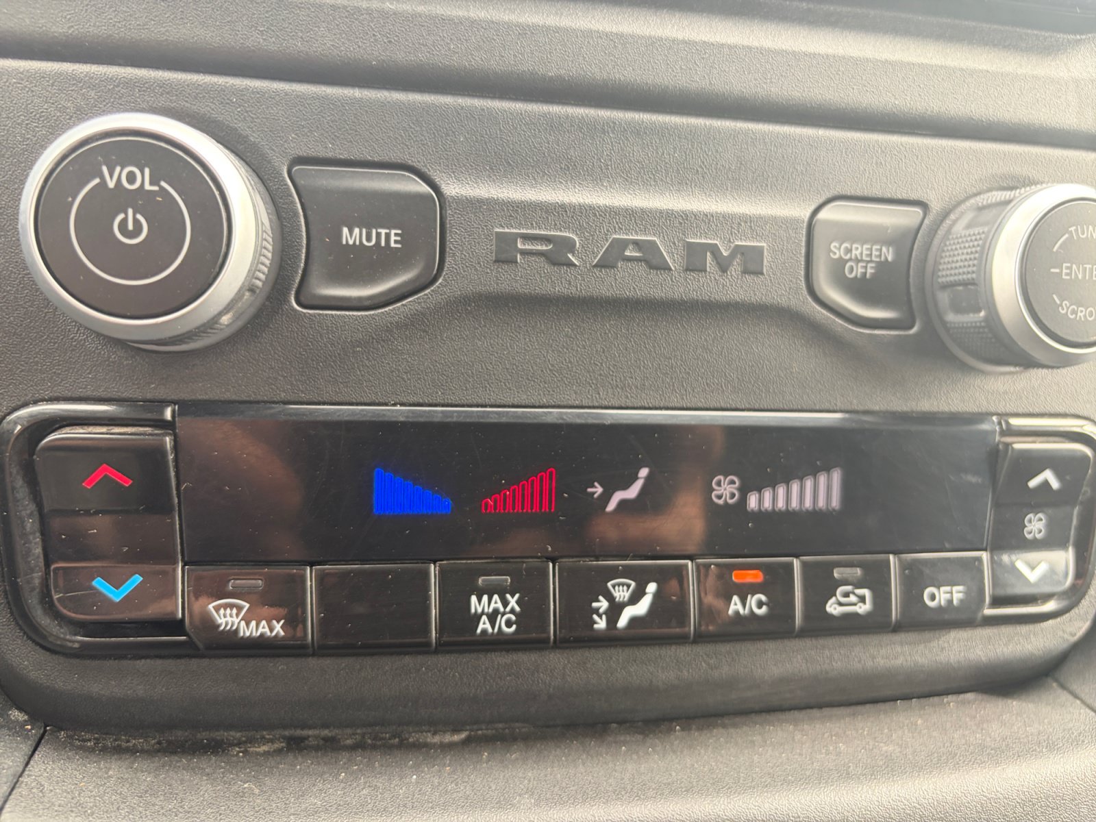Used 2023 RAM ProMaster 2500 FWD image 25