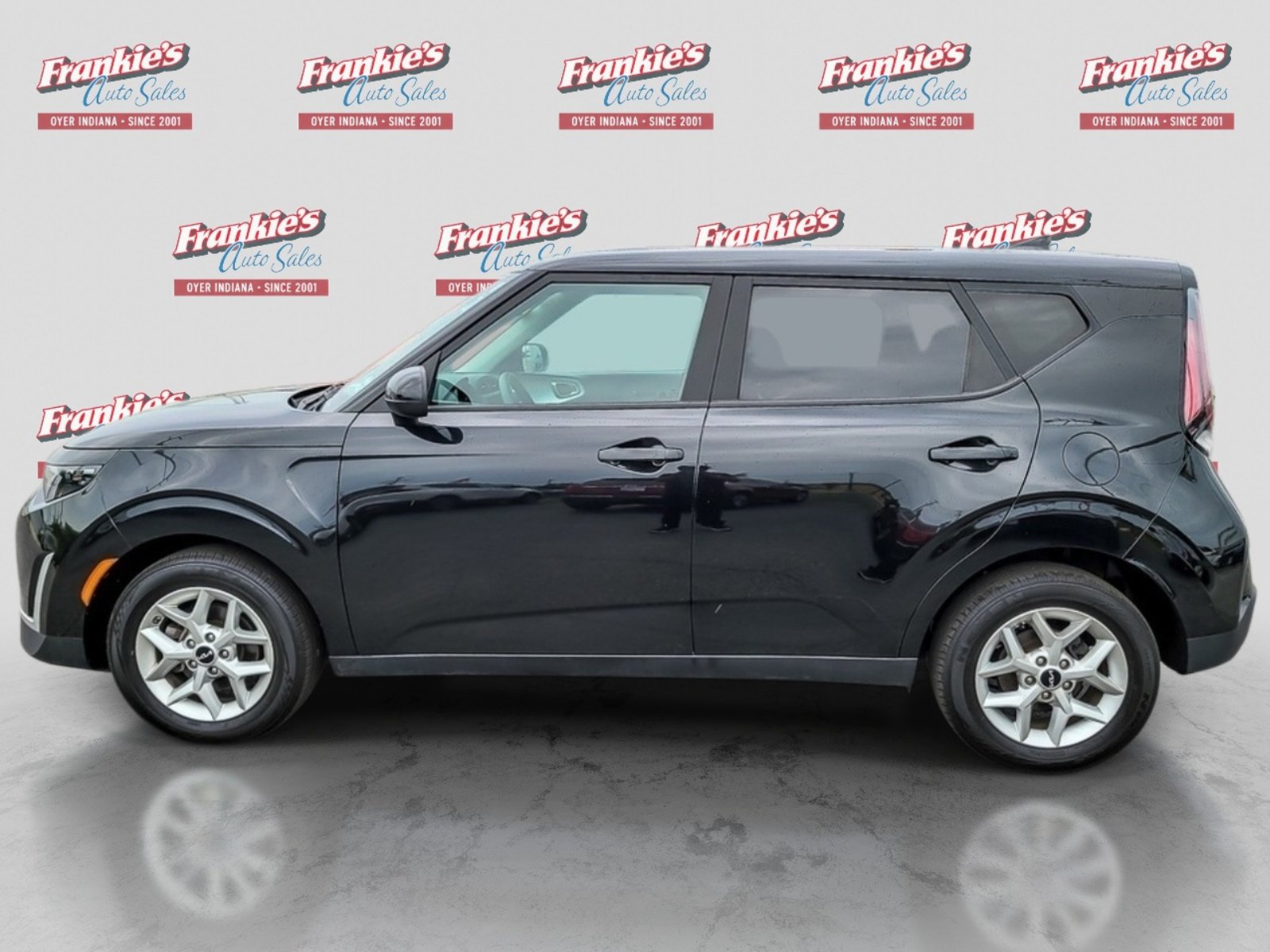 Used 2024 Kia Soul LX w/ Option Group 015 FWD image 2
