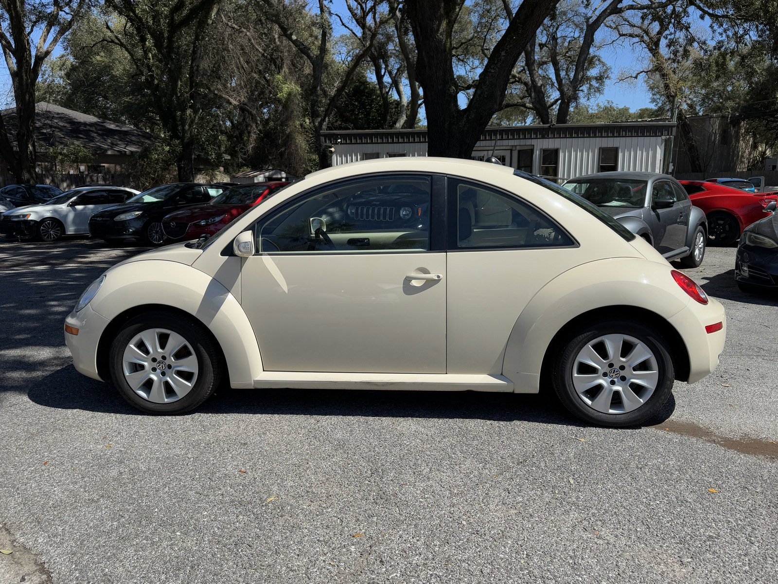 Used 2008 Volkswagen Beetle S image 2