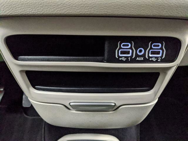 Used 2023 Chrysler Voyager LX image 9