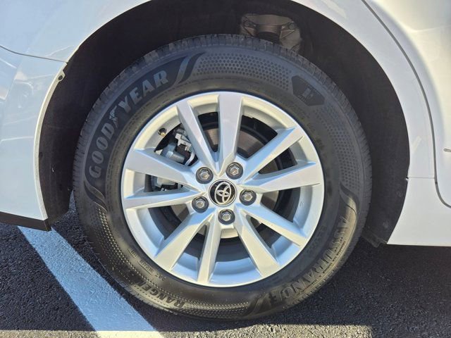 Used 2025 Toyota Camry LE image 32