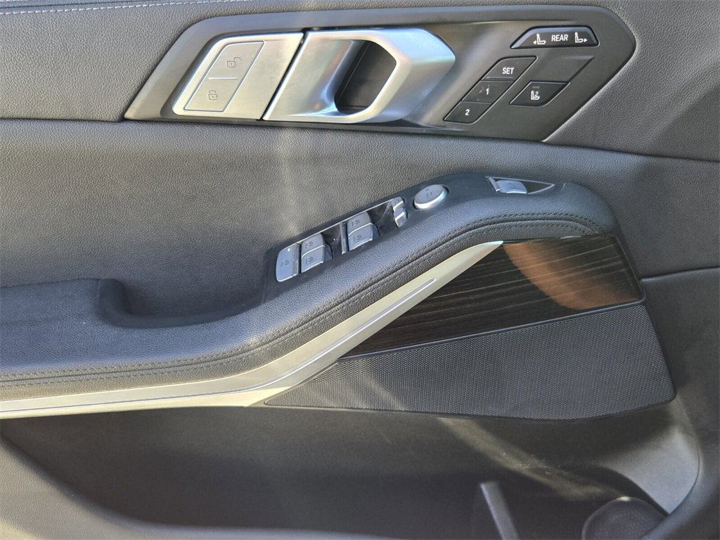 Used 2021 BMW X7 xDrive40i w/ Parking Assistance Package image 27