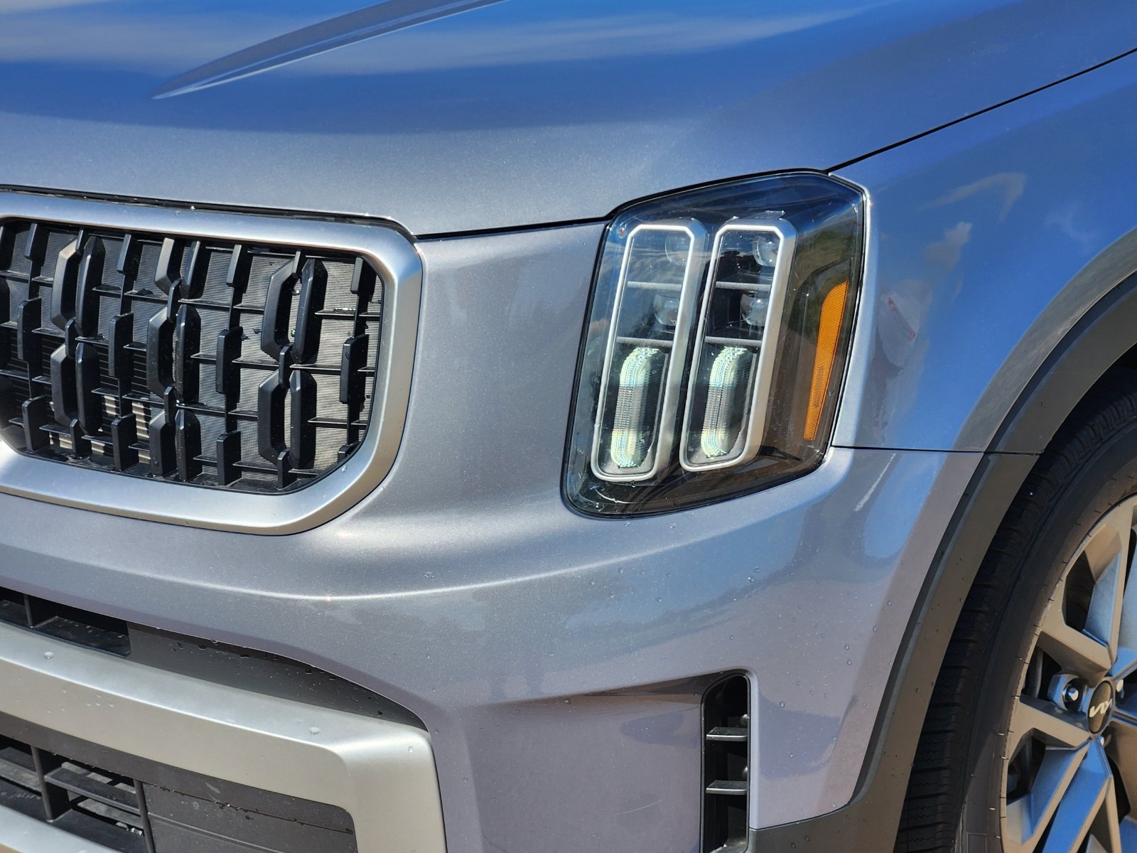 Used 2024 Kia Telluride LX FWD image 9