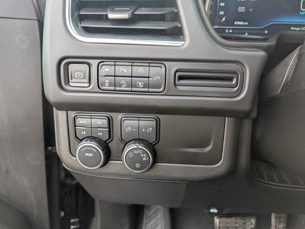 Used 2022 Chevrolet Tahoe Z71 w/ Luxury Package AWD/4WD image 22