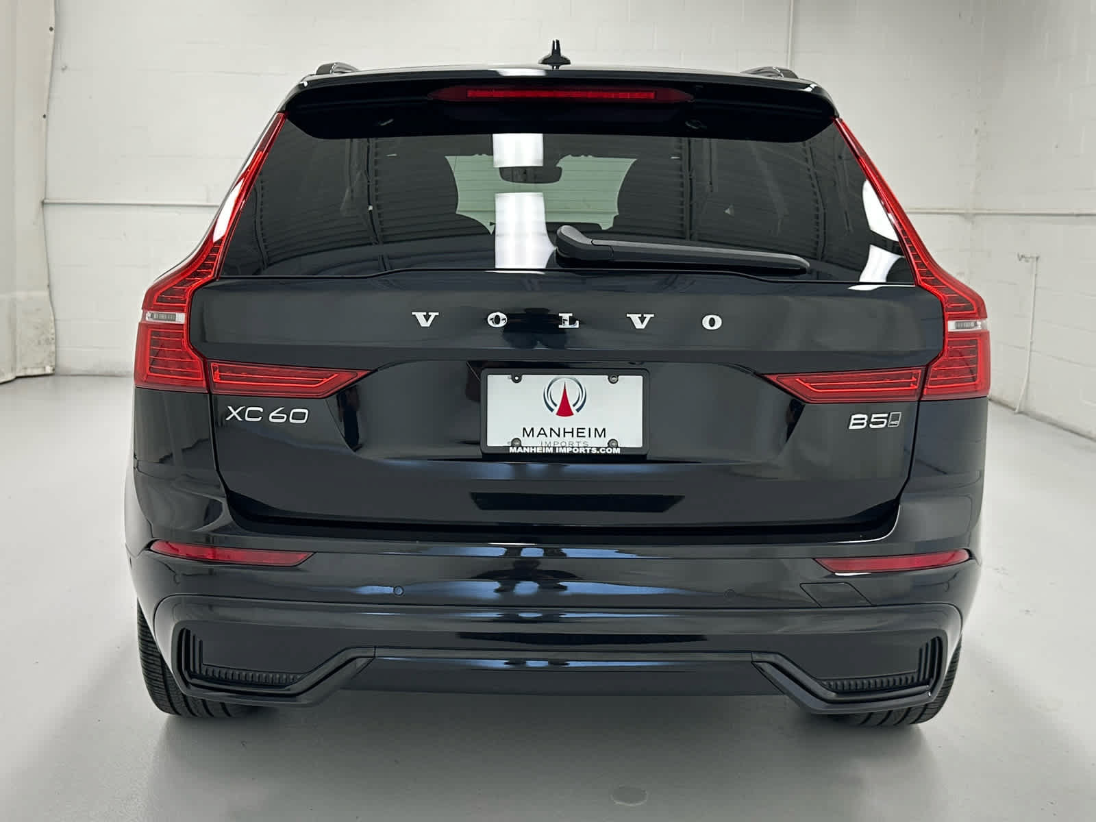 Used 2025 Volvo XC60 B5 Ultra w/ Climate Package AWD/4WD image 7