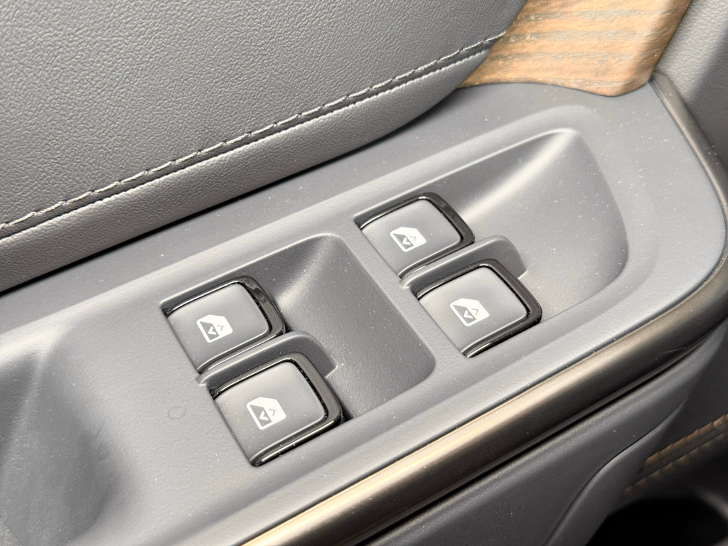 Used 2026 Rivian R1S Premium AWD/4WD image 7