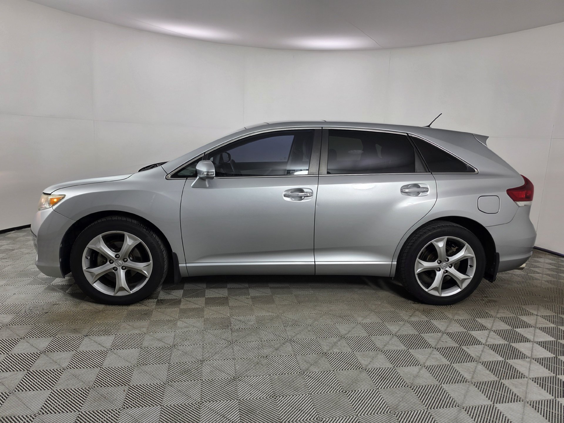 Used 2015 Toyota Venza XLE w/ XLE Premium Package FWD image 38