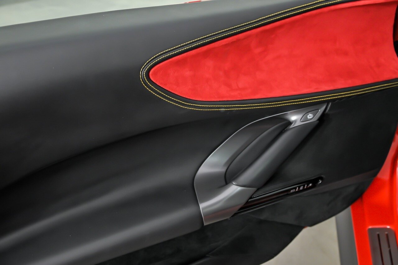 Used 2022 Ferrari SF90 Spider image 28