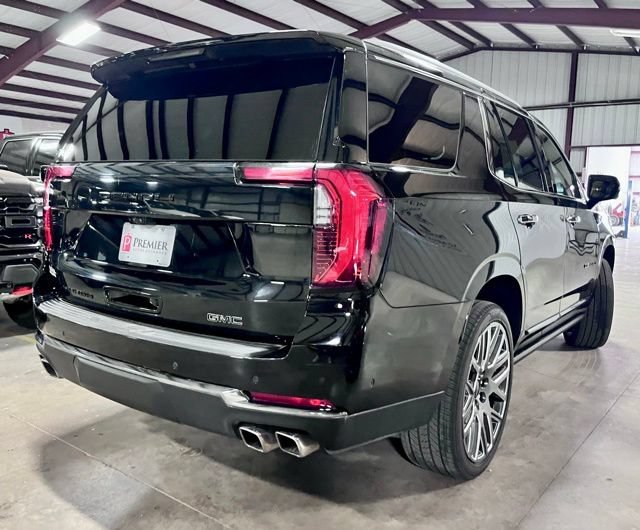 Used 2025 GMC Yukon Denali Ultimate w/ LPO, Floor Liner Package AWD/4WD image 3