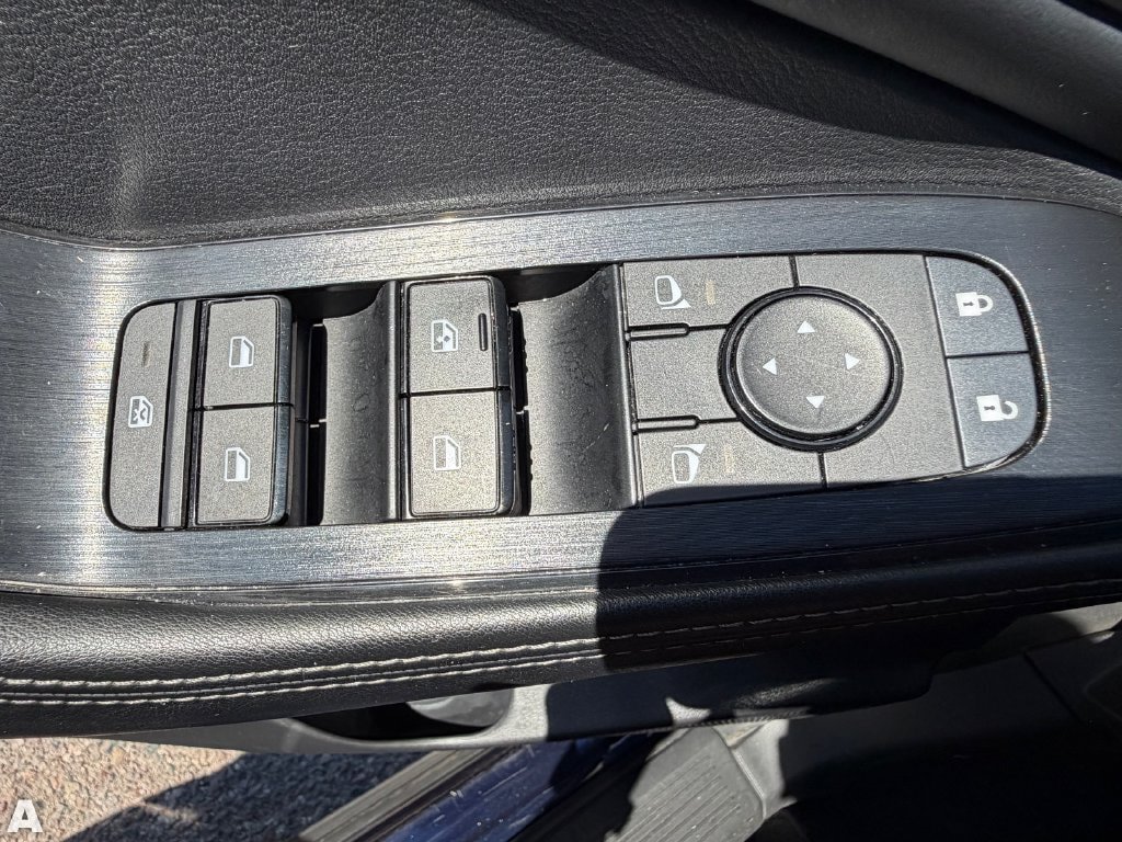 Used 2025 Nissan Rogue SV FWD image 15