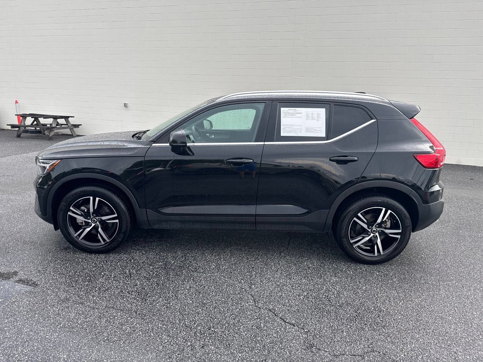 Used 2025 Volvo XC40 B5 Core AWD/4WD image 4