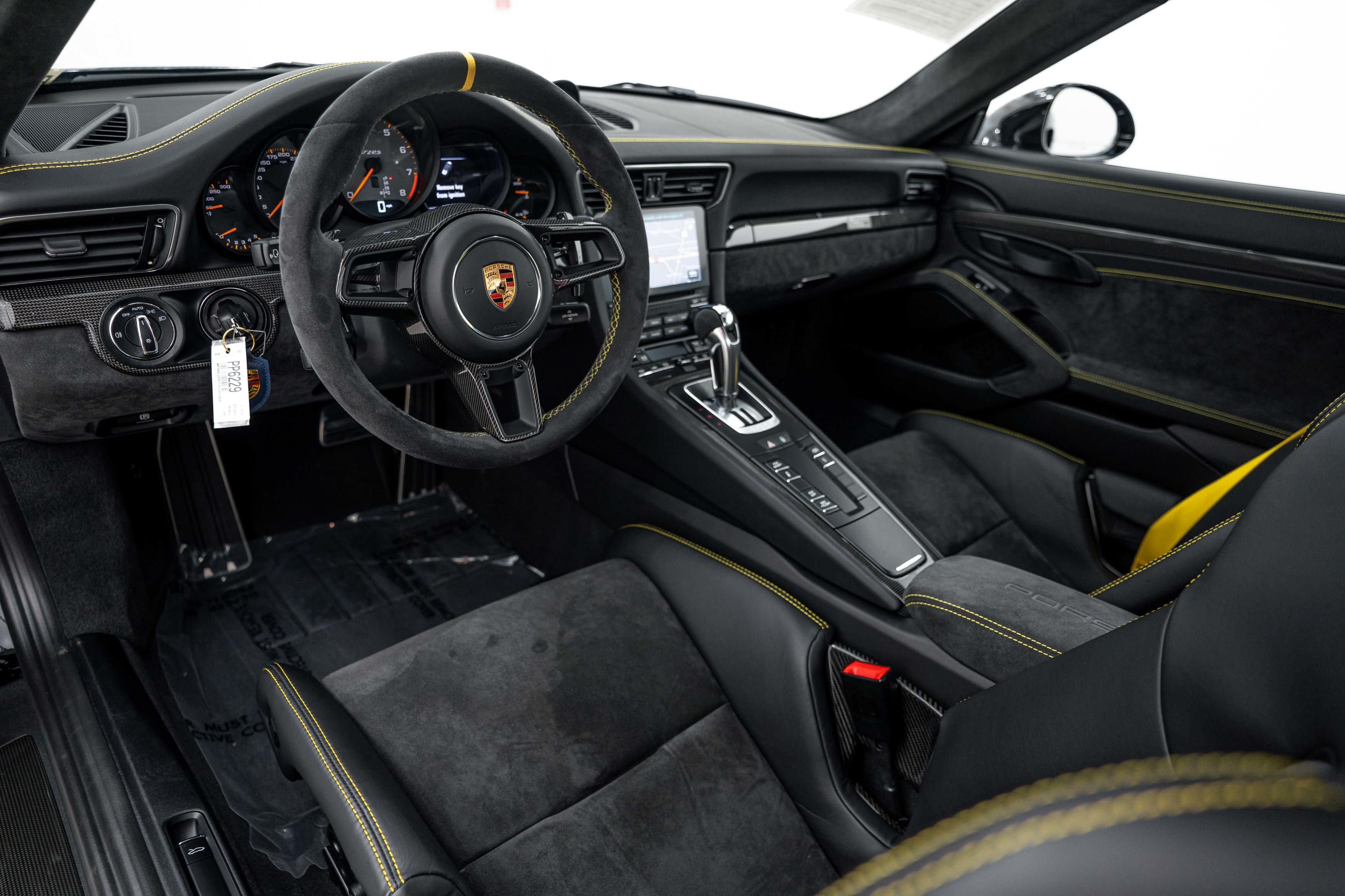 Certified 2018 Porsche 911 GT2 RS RWD image 4