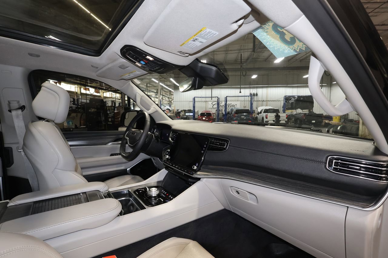 Used 2023 Jeep Wagoneer Series III w/ Premium Group I image 29