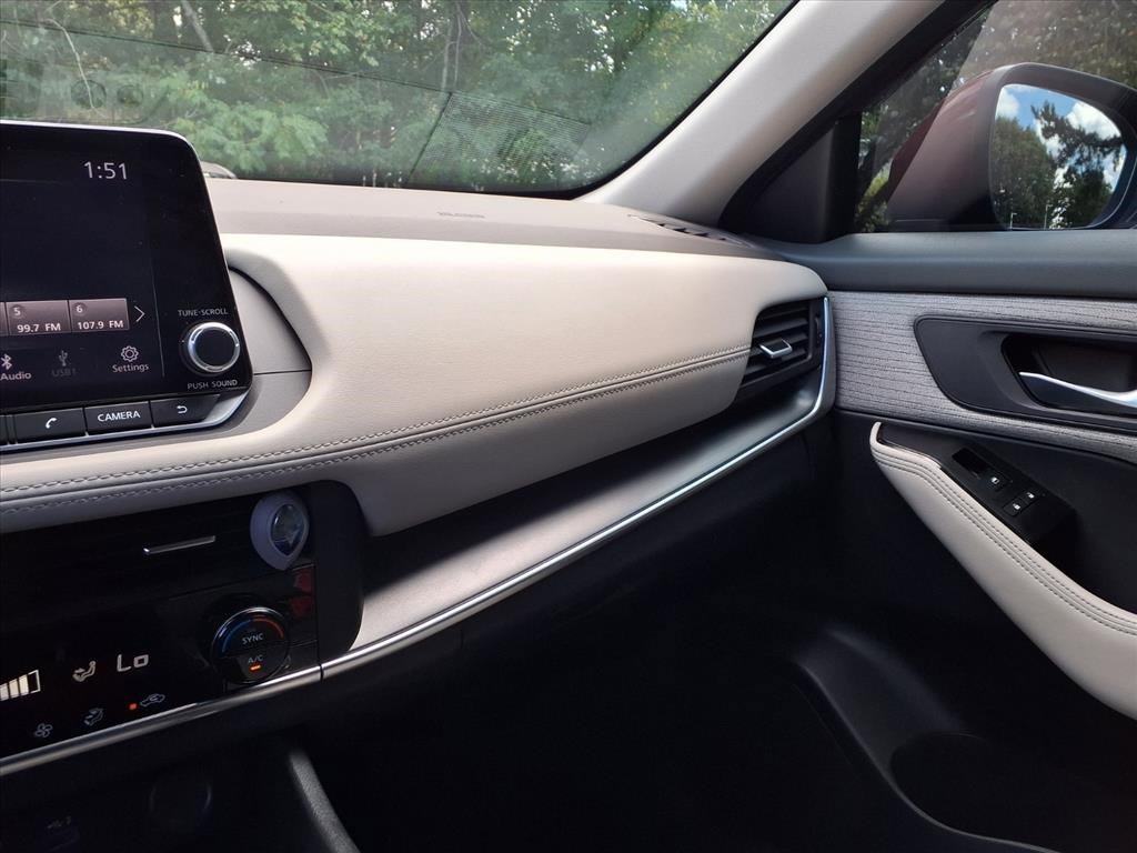 Used 2023 Nissan Rogue SV image 24