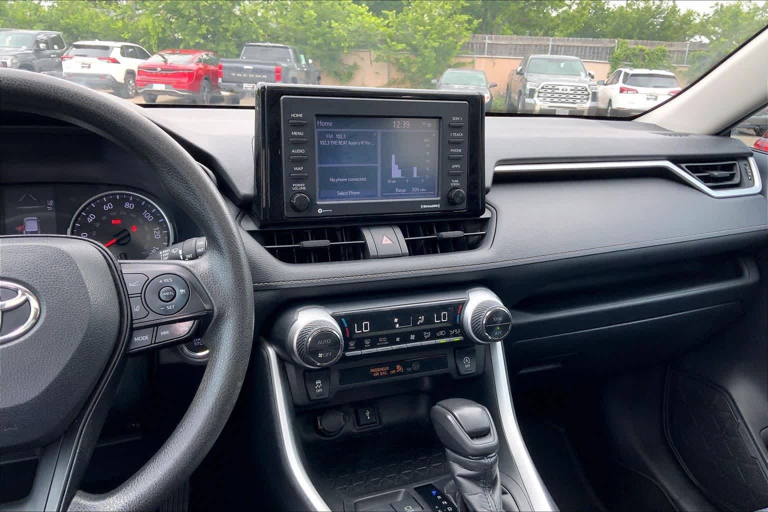 Used 2021 Toyota RAV4 XLE w/ Convenience Package FWD image 7