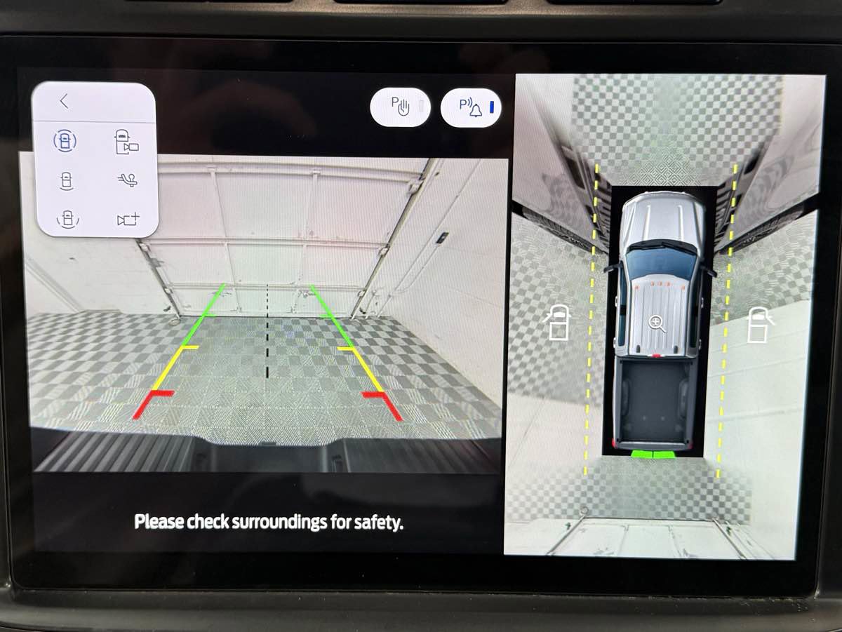 Used 2023 Ford F250 Lariat w/ Black Appearance Package image 27