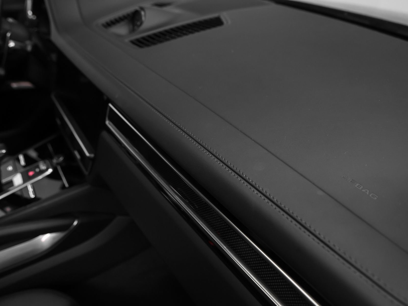 Certified 2023 Porsche Cayenne Turbo S AWD/4WD image 29