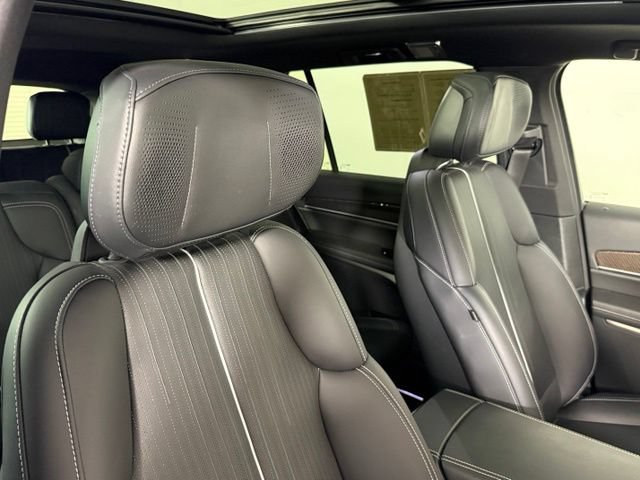 Certified 2026 Cadillac Vistiq Luxury AWD/4WD image 33