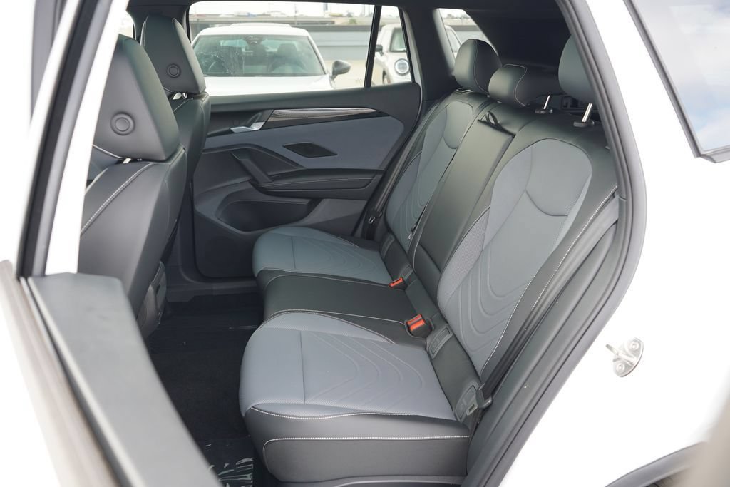 New 2026 Volkswagen Tiguan SE R-Line FWD image 7