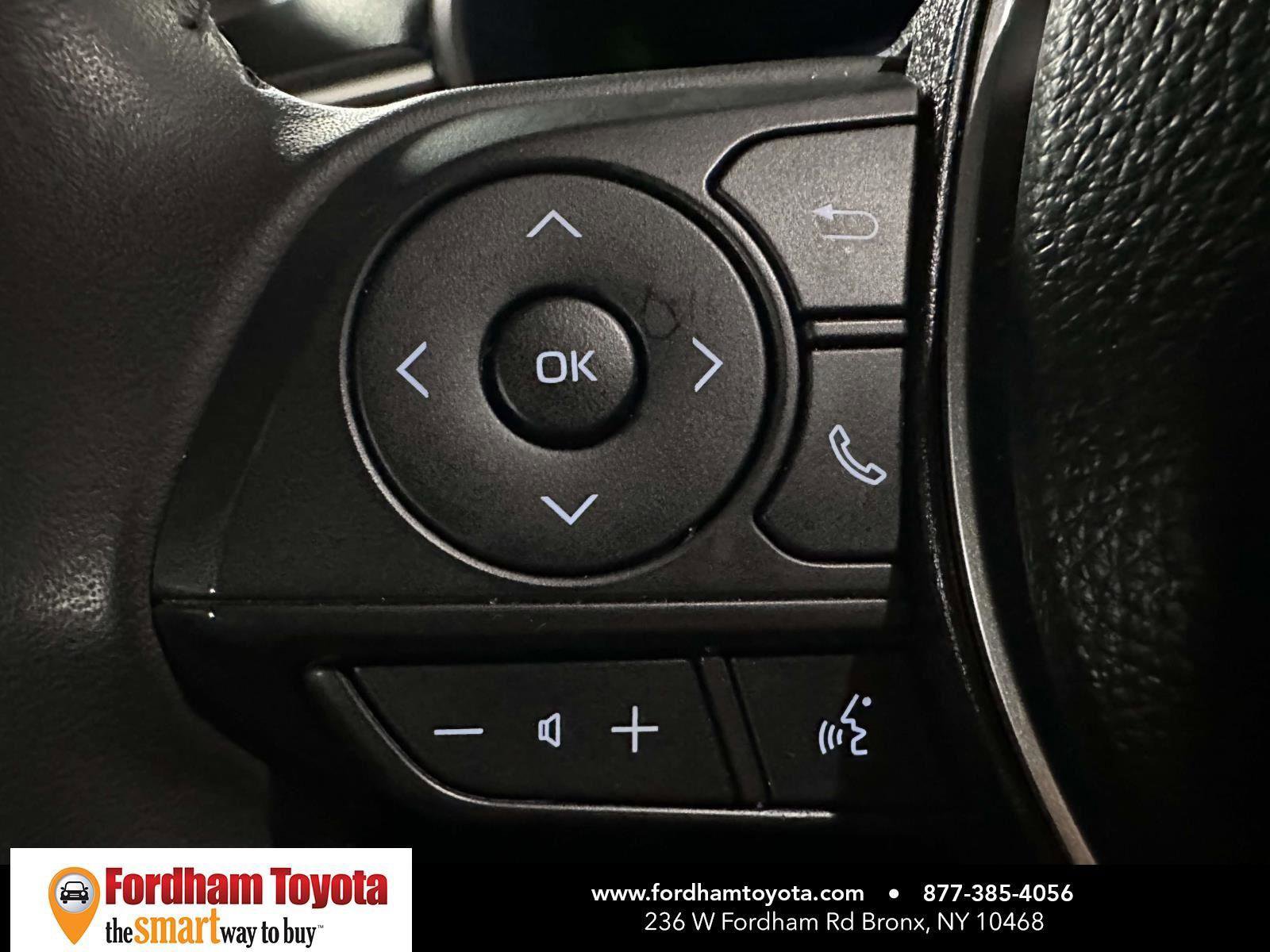 Used 2025 Toyota Corolla Cross XLE image 31