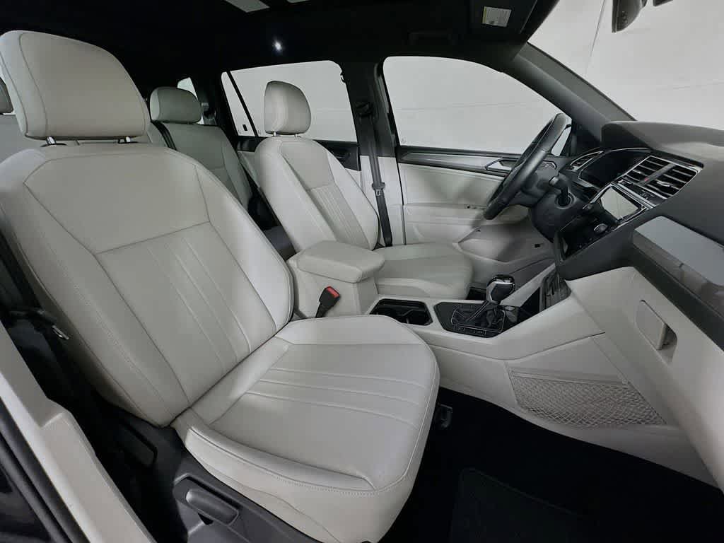 Used 2022 Volkswagen Tiguan SE R-Line FWD image 15