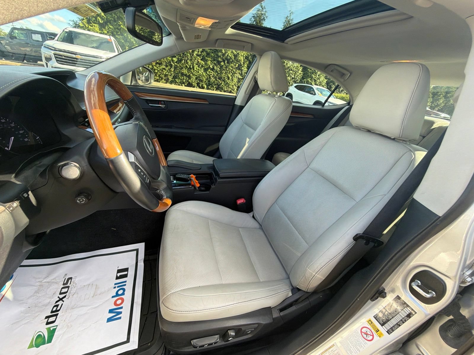 Used 2013 Lexus ES 300h w/ Luxury Pkg FWD image 22
