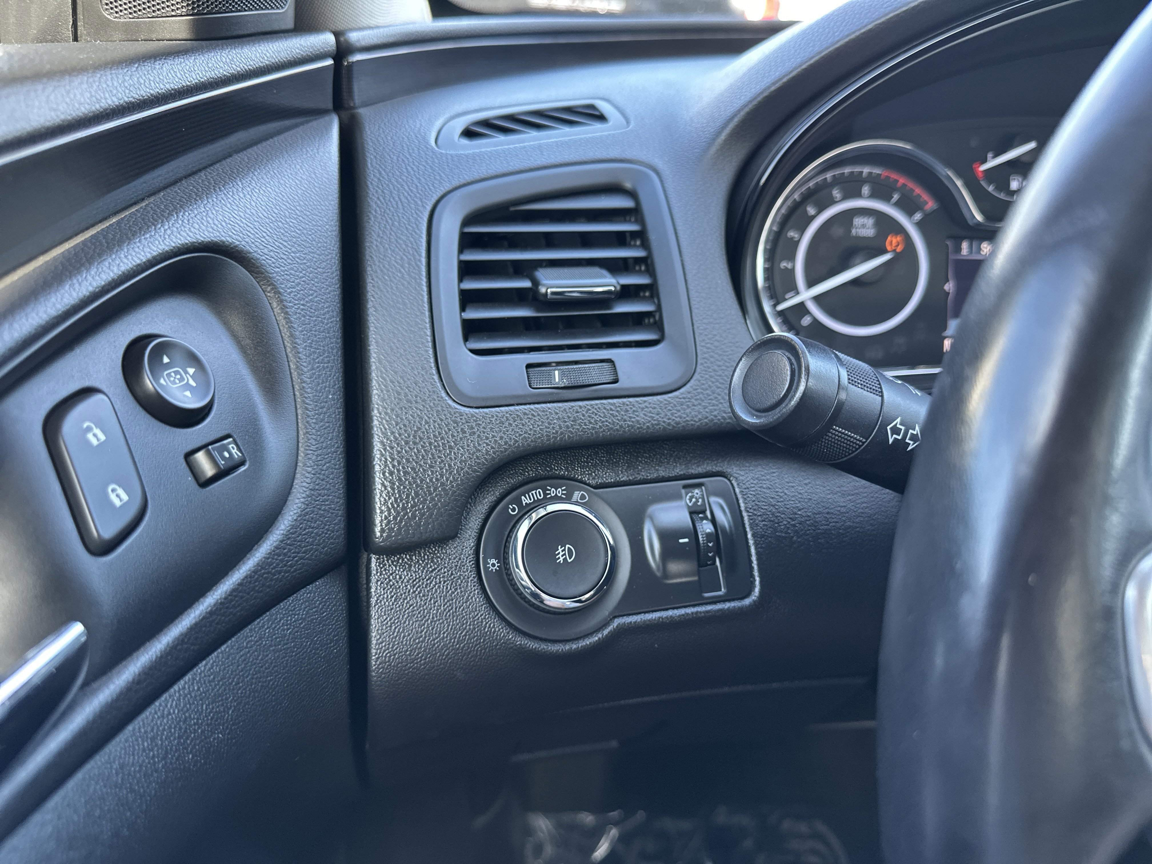 Used 2016 Buick Regal Premium image 31