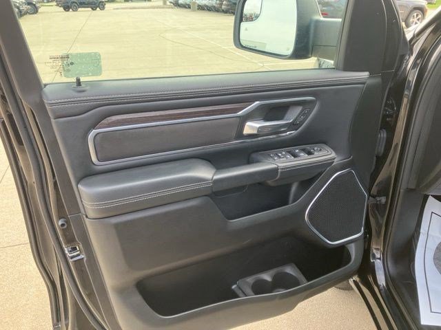 Used 2025 RAM 1500 Laramie w/ Sport Appearance Package AWD/4WD image 9