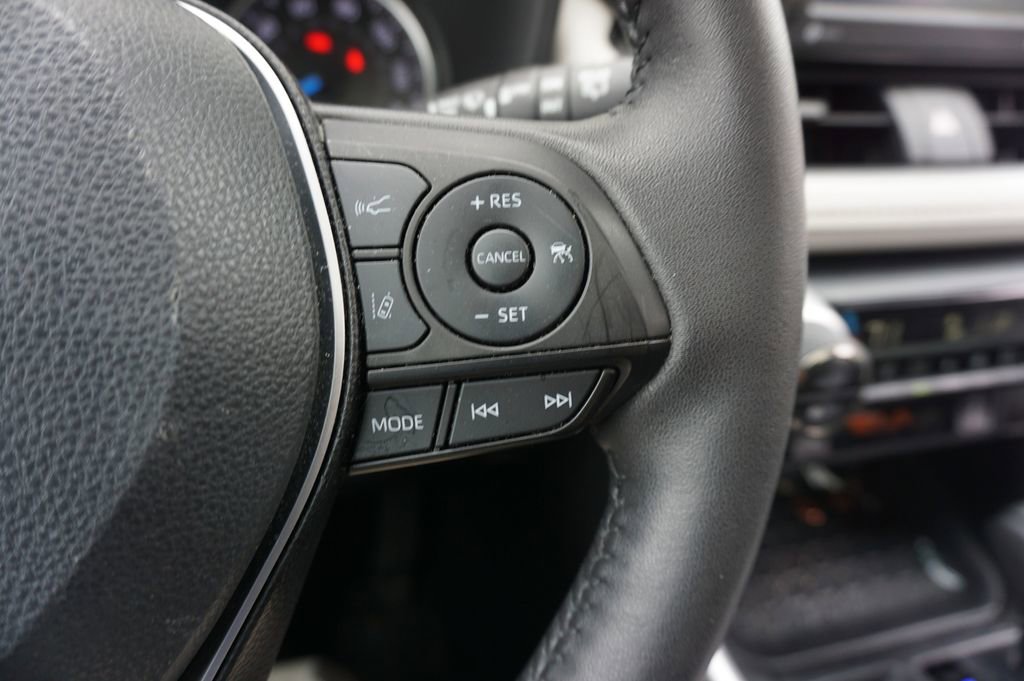 Used 2022 Toyota RAV4 XLE w/ Convenience Package image 9