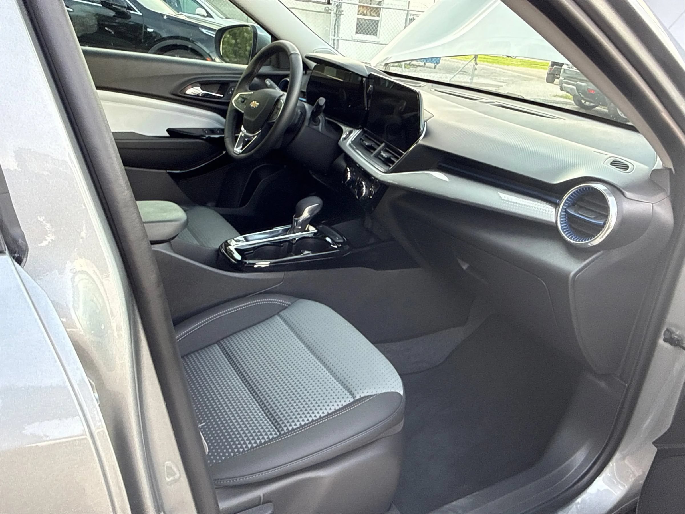 Used 2026 Chevrolet Trax LT w/ Driver Confidence Package FWD image 22