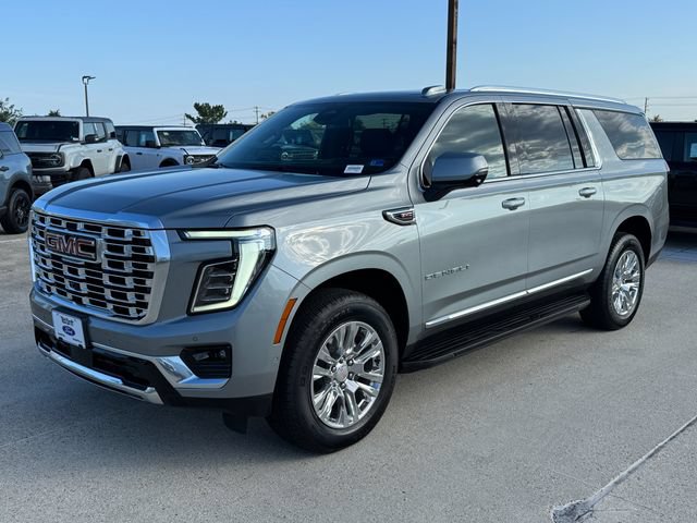 Used 2025 GMC Yukon XL Denali AWD/4WD image 9