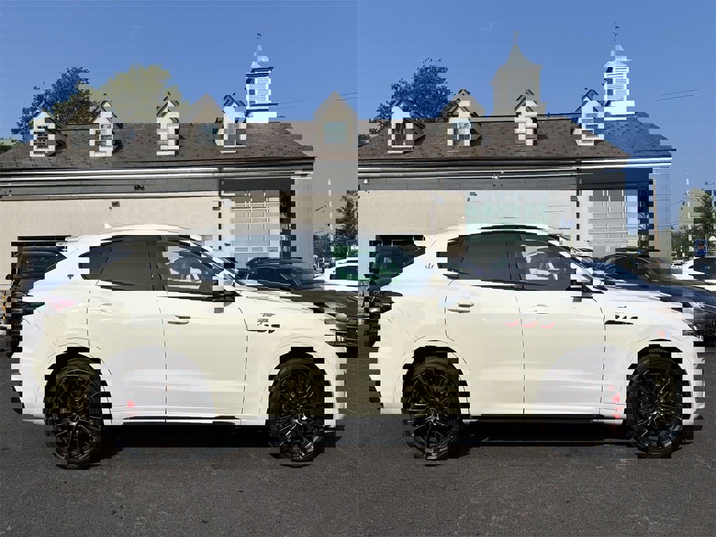 Used 2023 Maserati Levante Trofeo image 45