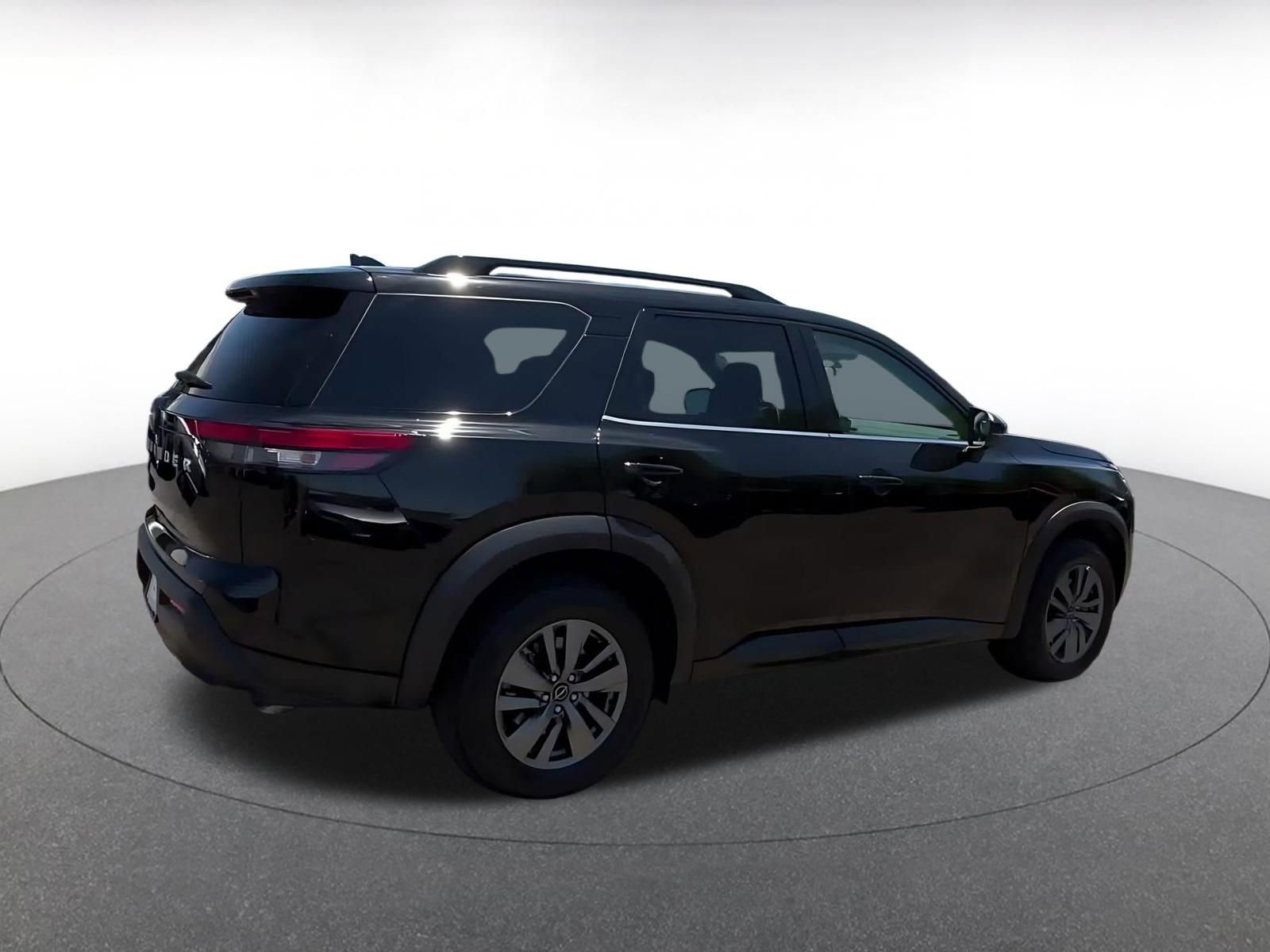Used 2025 Nissan Pathfinder SV FWD image 15