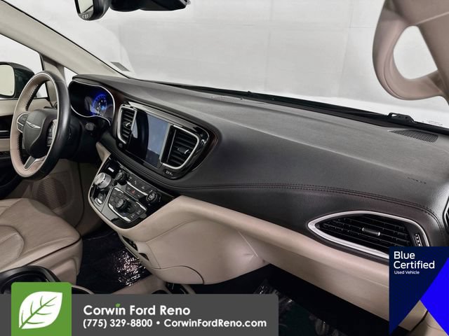 Used 2017 Chrysler Pacifica Limited FWD image 37