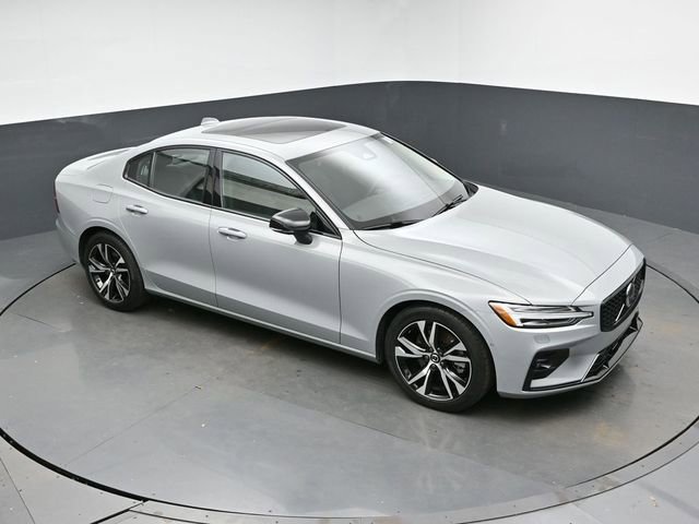 Used 2025 Volvo S60 B5 Plus image 40