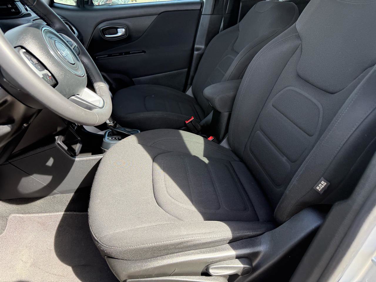 Used 2018 Jeep Renegade Latitude image 10