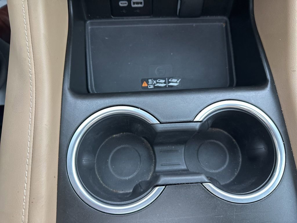 Used 2024 Chevrolet Suburban Premier w/ Premium Package RWD image 11