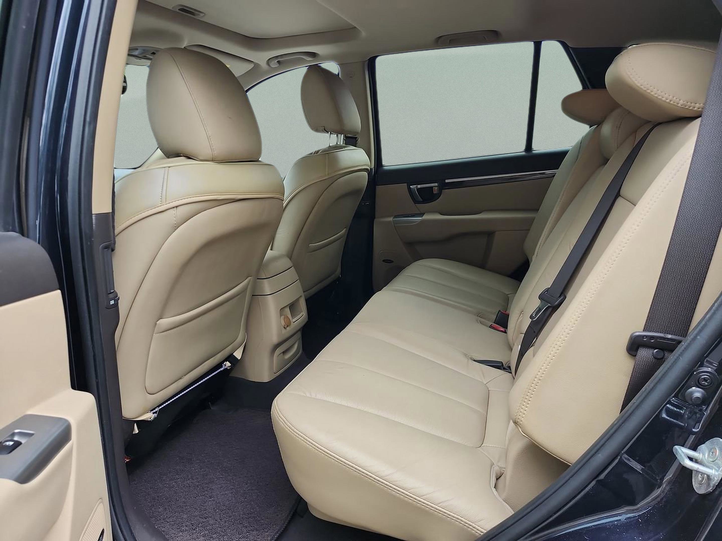 Used 2011 Hyundai Santa Fe Limited image 16