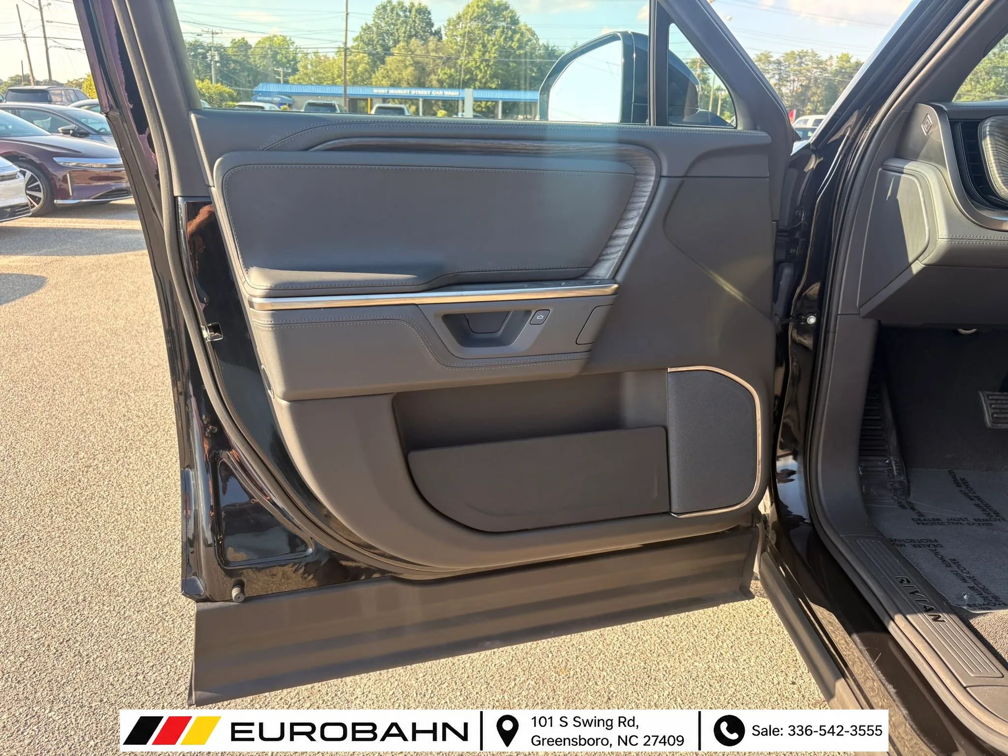 Used 2025 Rivian R1S Adventure Dual AWD/4WD image 9