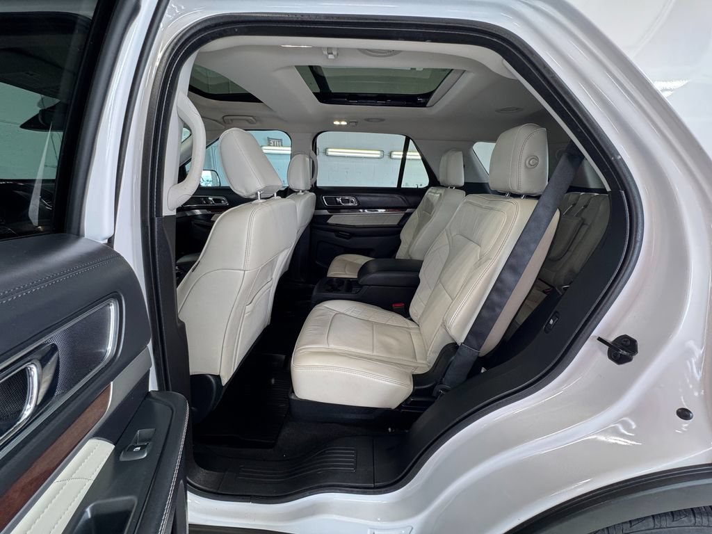Used 2019 Ford Explorer Platinum AWD/4WD image 22