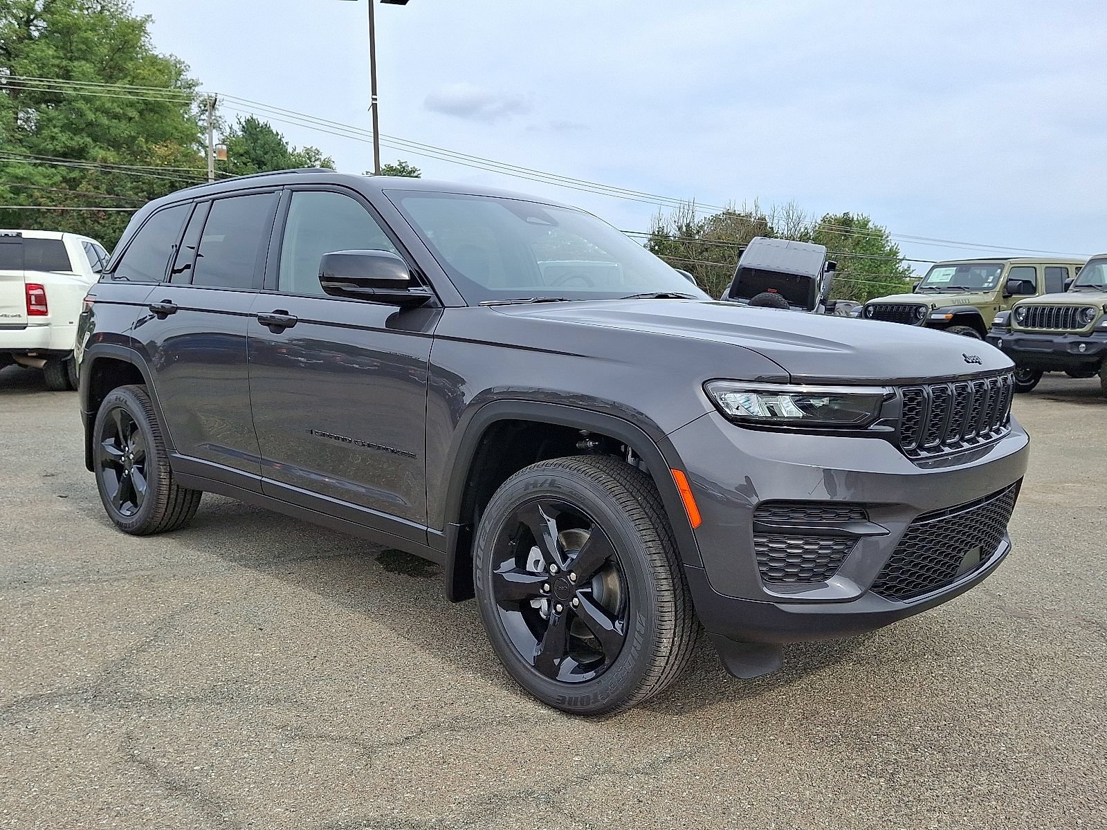 New 2025 Jeep Grand Cherokee Altitude AWD/4WD image 1